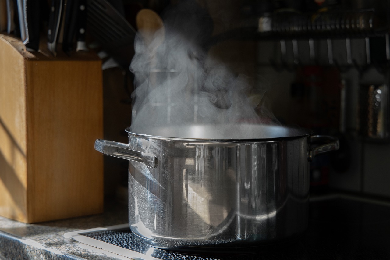 entdecken sie ein umfangreiches sortiment an küchenutensilien, die das kochen und zubereiten von speisen erleichtern. hochwertige qualität, handliche designs und innovative funktionen machen unsere auswahl perfekt für jeden hobbykoch und küchenprofi.